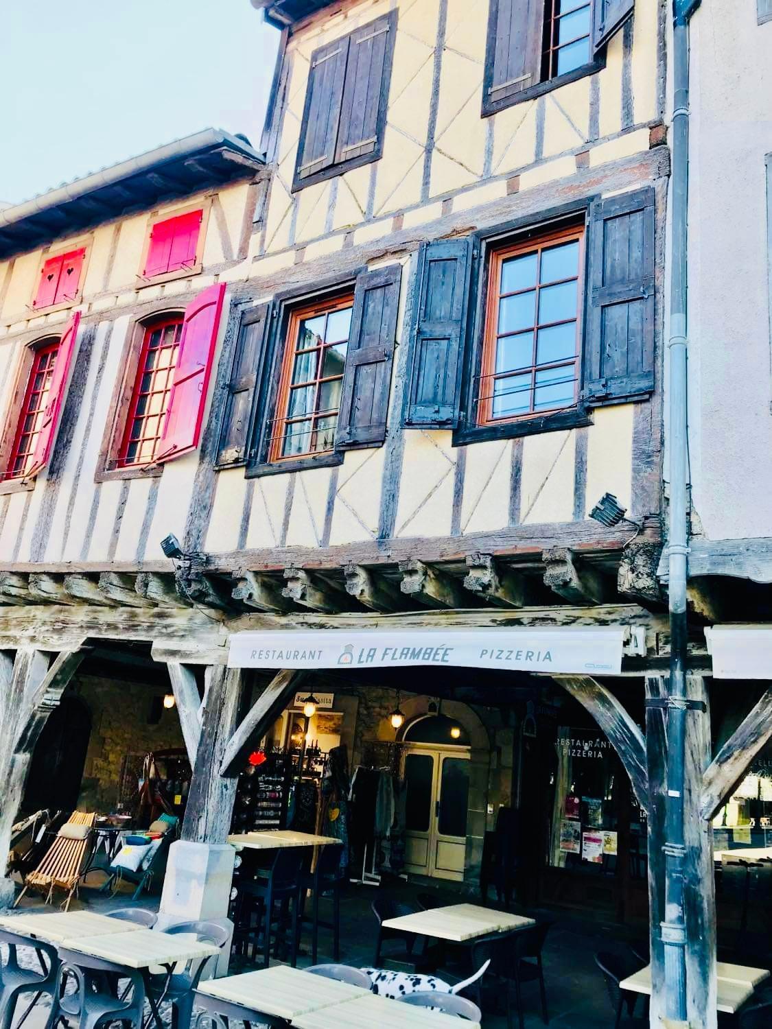Hote Labyrinthe Sur La Place Chambres D, Hotes , Calme ,Netflix 미르포아 외부 사진
